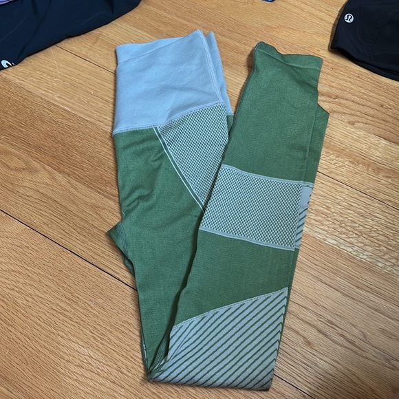 ASICS workout leggings. Brand new never been worn. Set of 3 - Picture 4 of 5